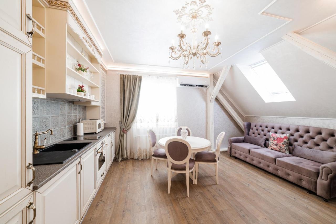 Vip Apartment On Duhnovicha Street .Free Parking. أوزهورود المظهر الخارجي الصورة
